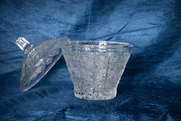 Křišťálová broušená dóza 15 cm s víčkem