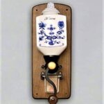Cibulák – Mlynček na kávu závesný – originál cibuľový porcelán 1. akosť