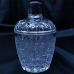 Křišťálová broušená dóza medovka 10 cm s víčkem