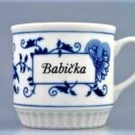 Cibulák – Hrnček s nápisom Babička – originál cibuľový porcelán 1. akosť