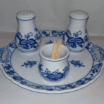 Cibulák – Stolní souprava – sůl, koření, párátka – originální cibulový porcelán 1. jakost