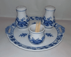 Cibulák – Stolní souprava – sůl, koření, párátka – originální cibulový porcelán 1. jakost